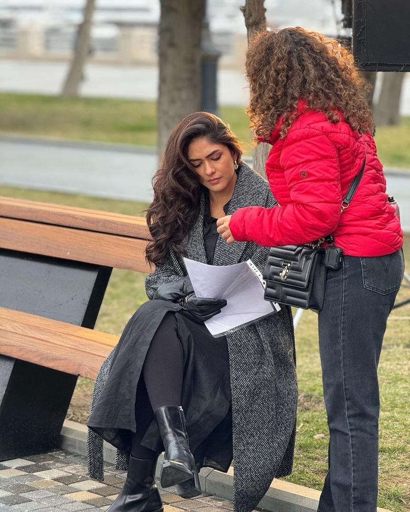 mrunal-thakur-cuteness-photos